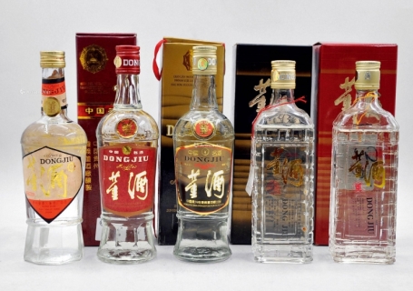 齐齐哈尔回收红董褐董白董3款90年代的老董酒分别多少钱一瓶，各自介绍与特点分析