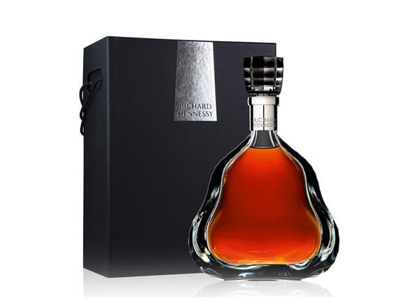 齐齐哈尔收购轩尼诗李察XO回收Hennessy洋酒干邑白兰地700ml