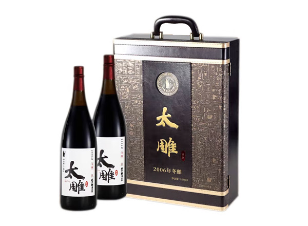 齐齐哈尔回收太雕黄酒咸亨酒店太雕黄酒2006年冬酿1.8KG*2礼盒装绍兴黄酒